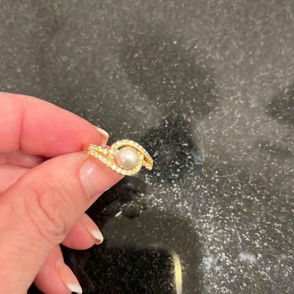 Pearl and faux diamond ring